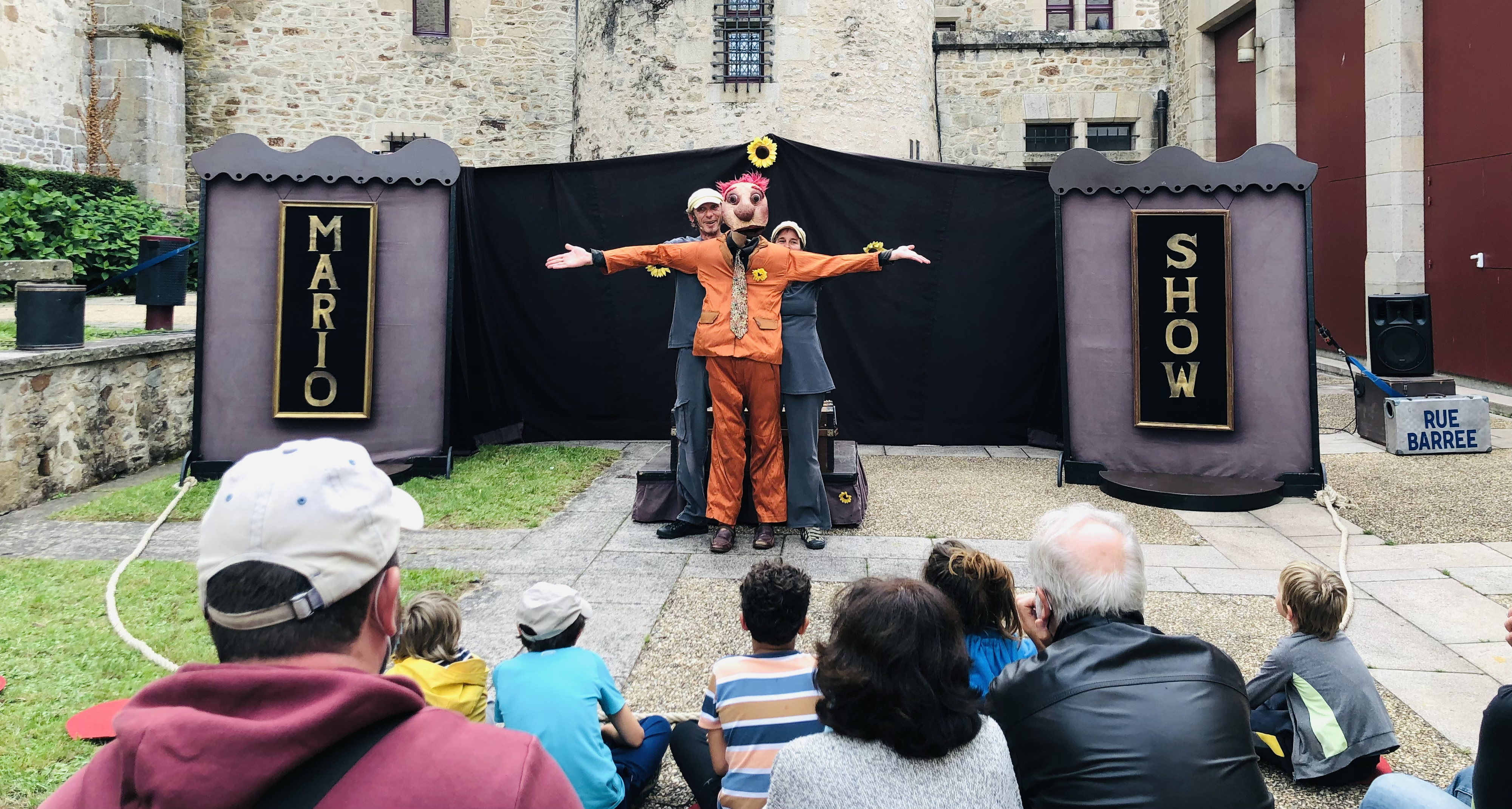 spectacle arts de rue ; foule